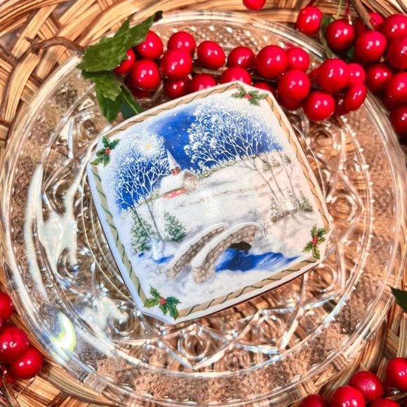 Heritage House Other - Vintage 1987 Heritage House Melodies of Christmas Porcelain Musical Trinket Box